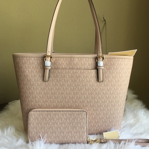 Michael kors medium carryall tote& matching wallet - Picture 5 of 8